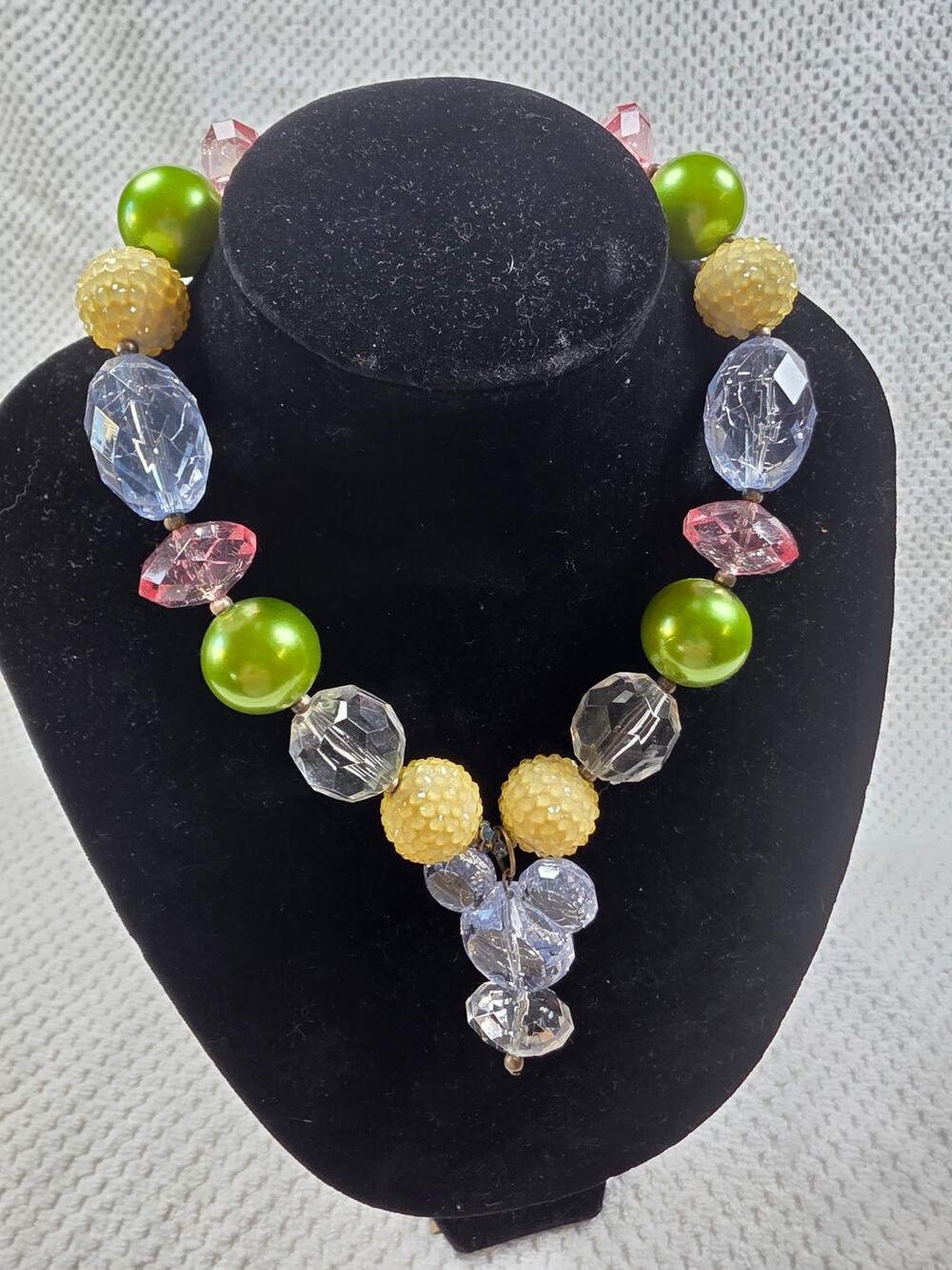 Girls Chunky Bubblegum Necklace 16" Green, Cream & Pink